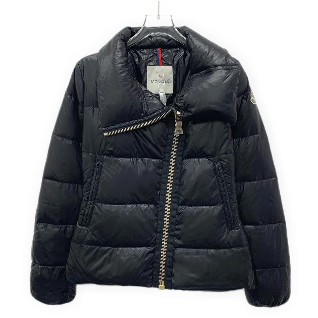 99新 MONCLER DM0067 Ilay系列 黑色斜拉链羽绒服 0 XS码