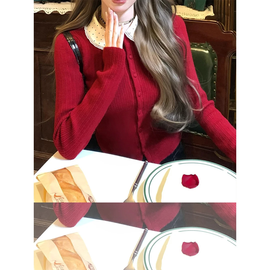 恋人 圣诞红波点蕾丝翻领修身针织开衫