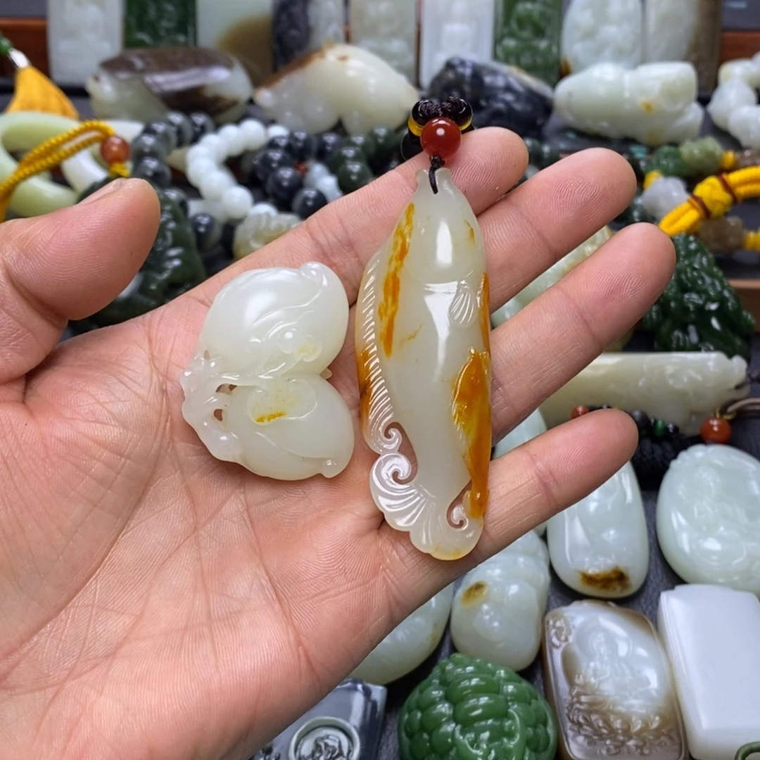 颈饰未镶嵌和田玉甄*