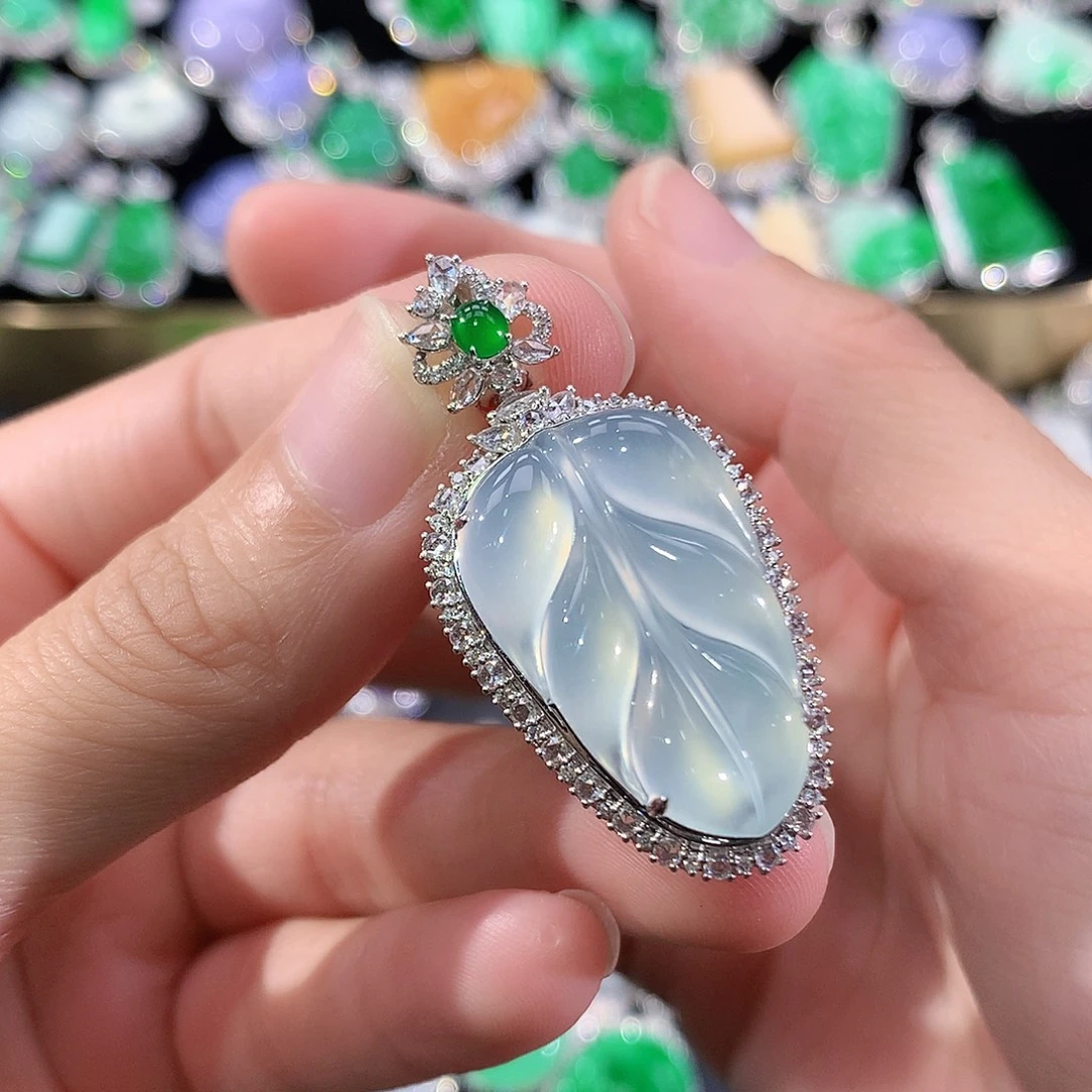 翡翠18K金镶嵌颈饰