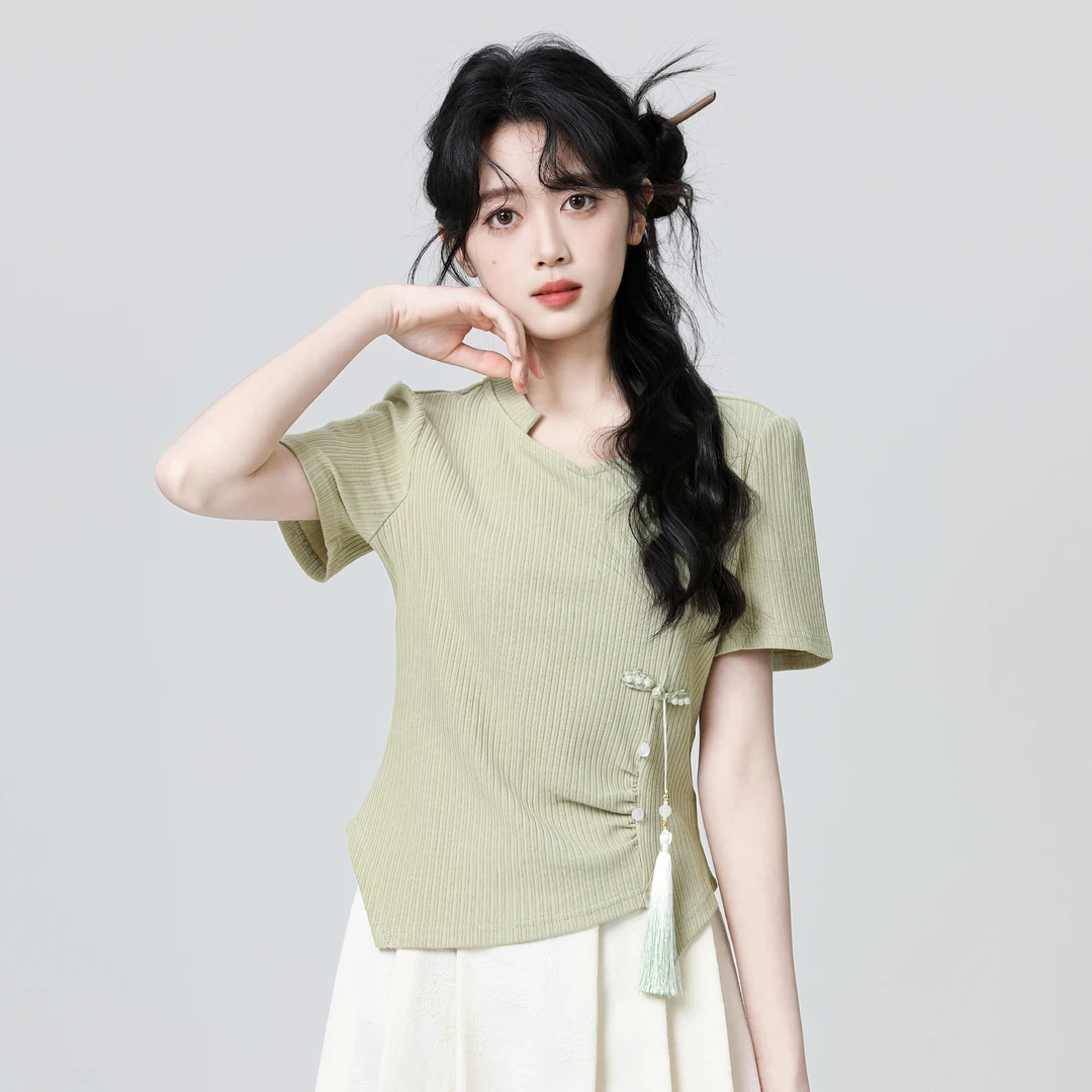 新中式盘扣短袖T恤女夏2025夏季新款不规则V领绿色体恤正肩短上衣