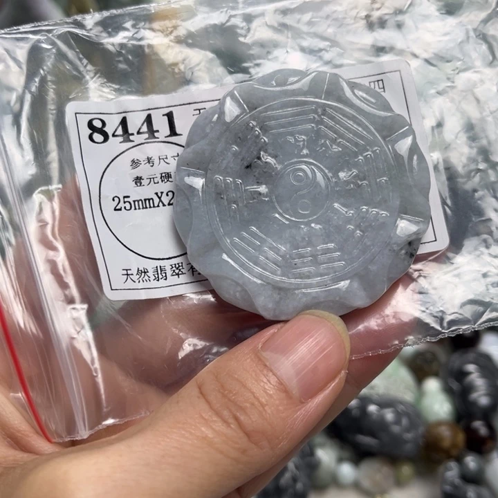 翡翠未镶嵌颈饰8441