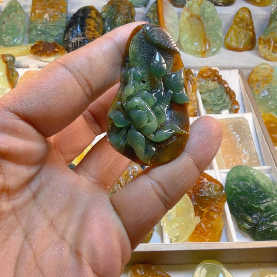 蛇纹石玉未镶嵌颈饰