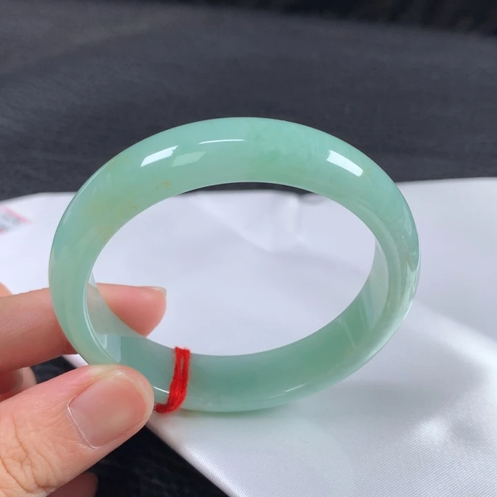 翡翠未镶嵌手镯