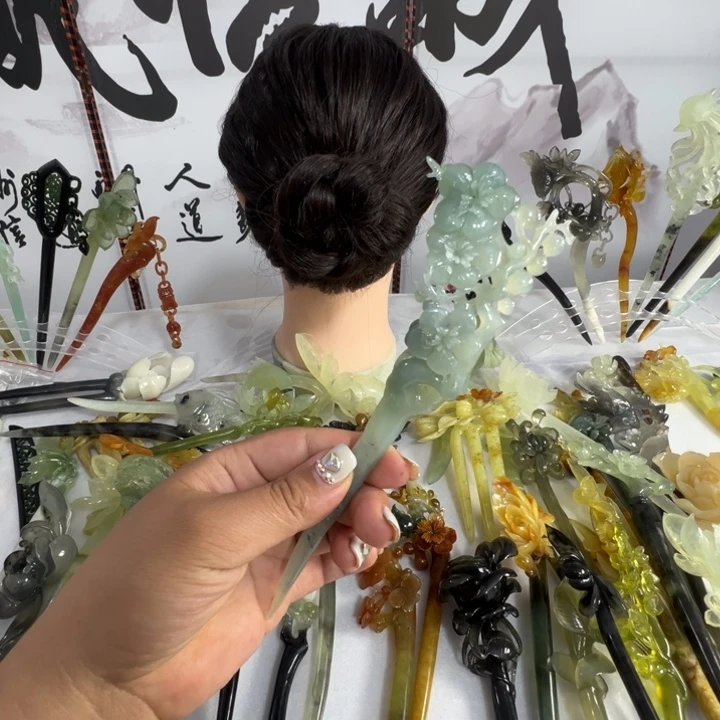 蛇纹石玉未镶嵌发饰辞****?