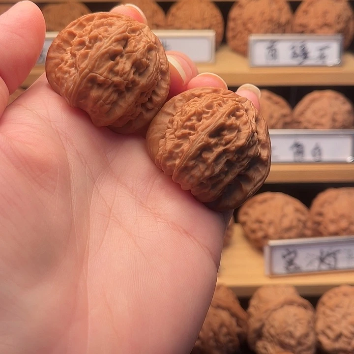 文玩核桃把件40白狮子