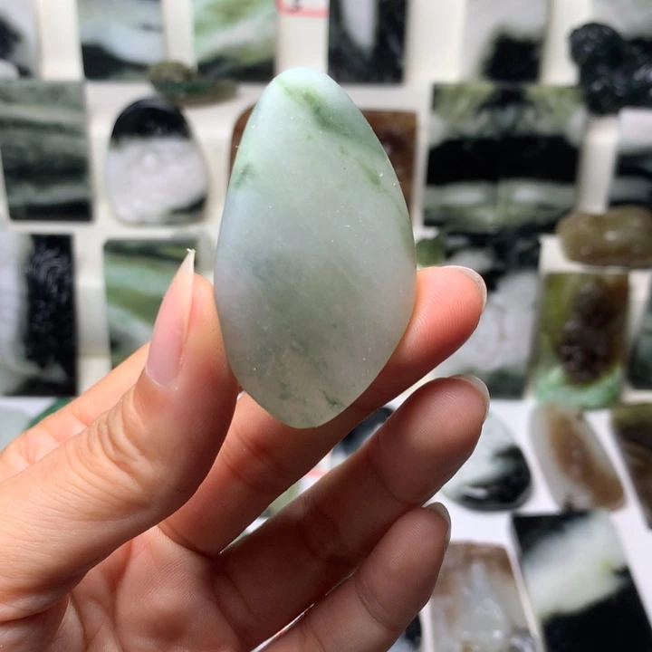 独山玉未镶嵌颈饰