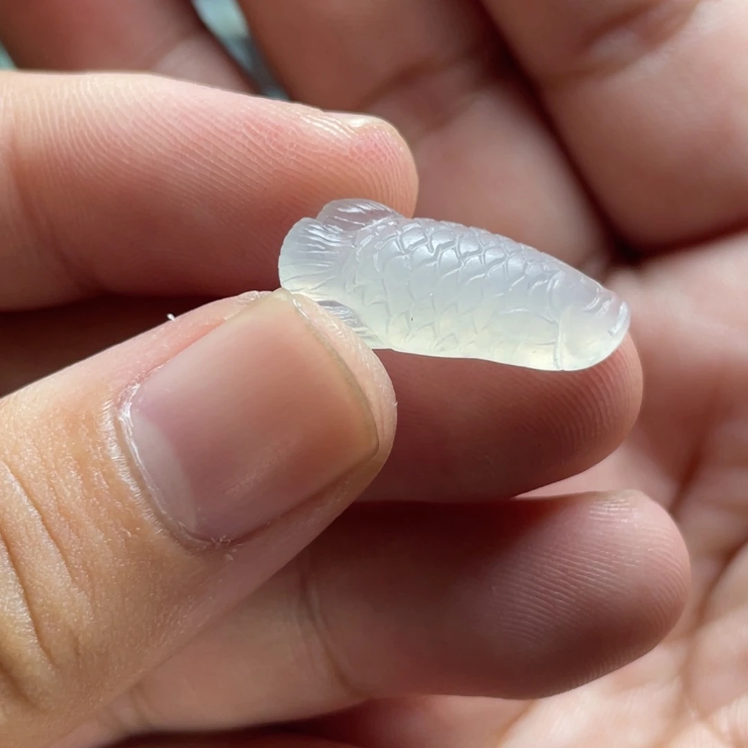 定制翡翠未镶嵌金龙鱼
