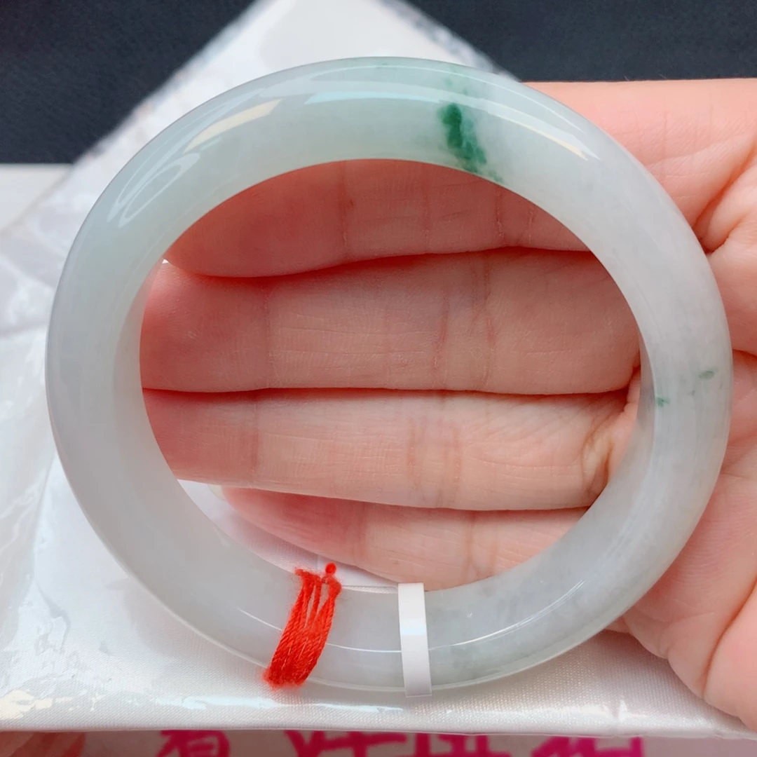翡翠未镶嵌手镯56.5圈 细糯飘绿花有纹