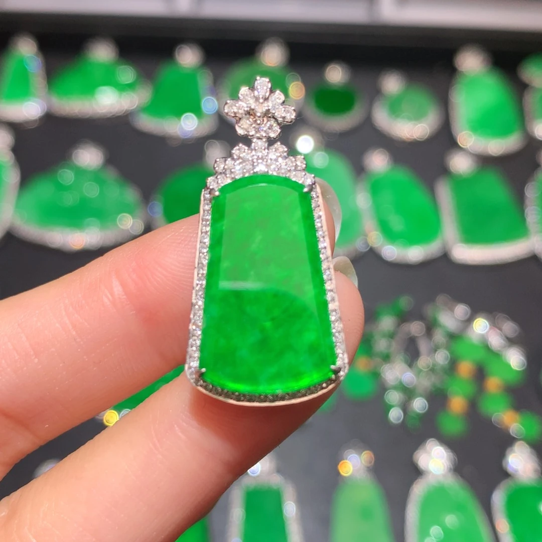 翡翠颈饰18K金镶嵌翡翠