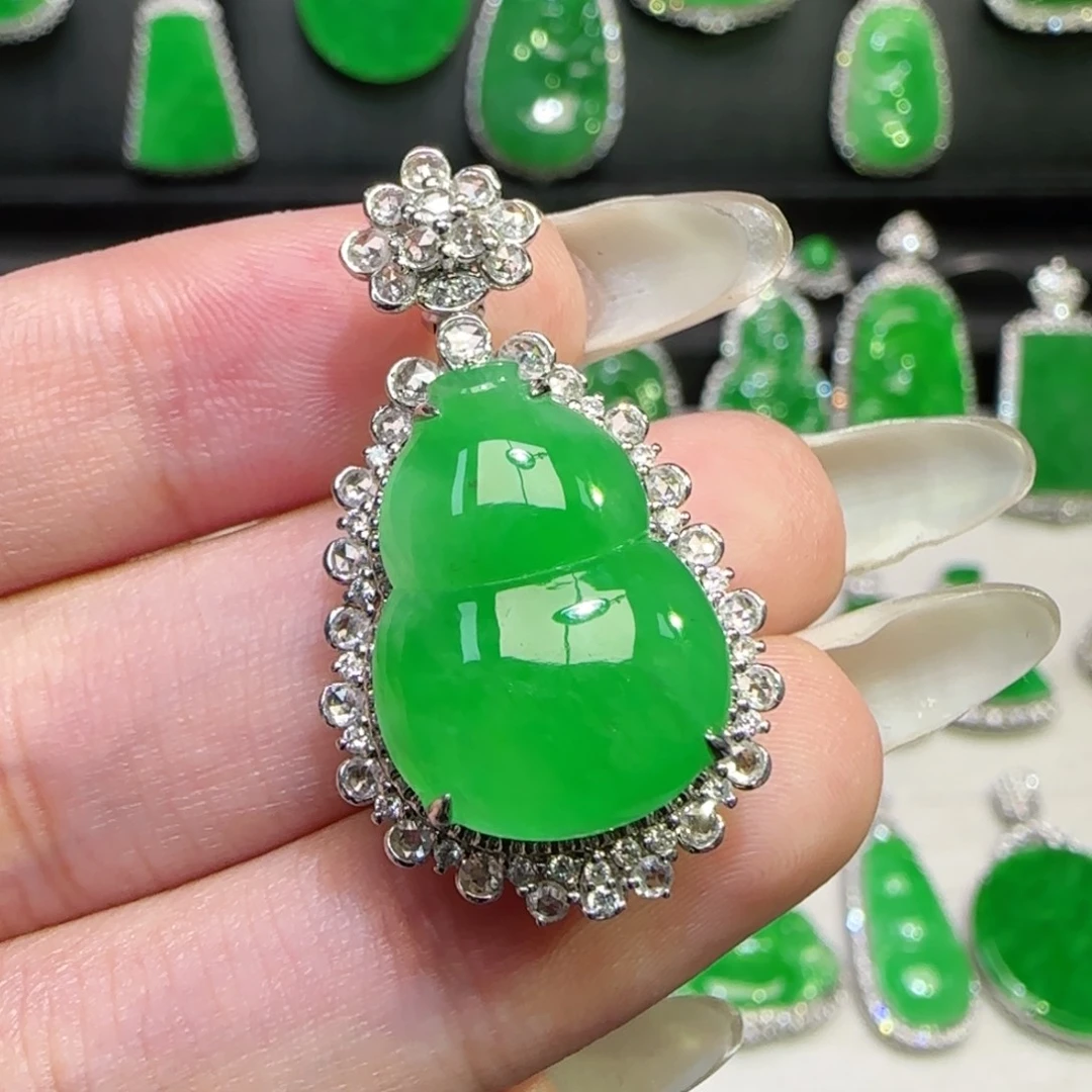 翡翠18K金镶嵌颈饰