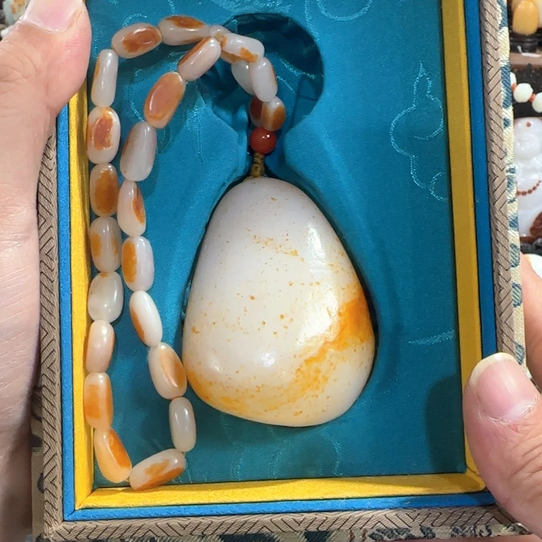 雨***点和田玉未镶嵌挂件