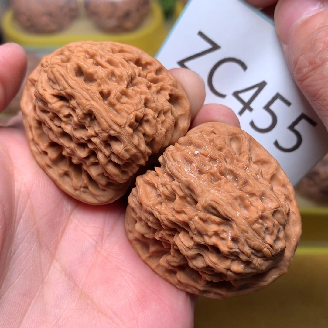 文玩核桃把件红皮炮弹南疆石40