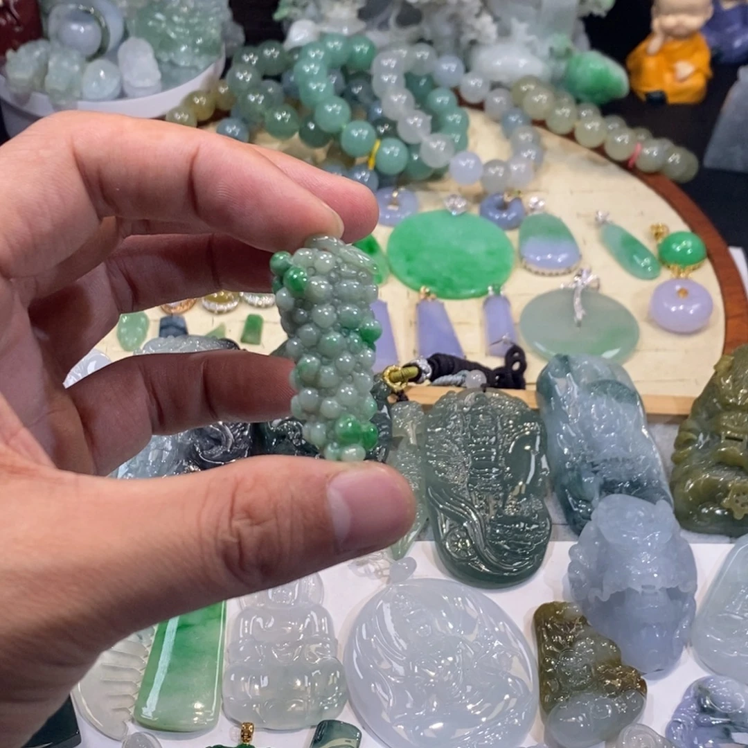 翡翠未镶嵌吊坠(不含链)葡萄