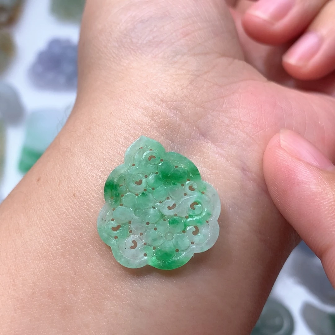 未镶嵌定制翡翠寒****?耳饰