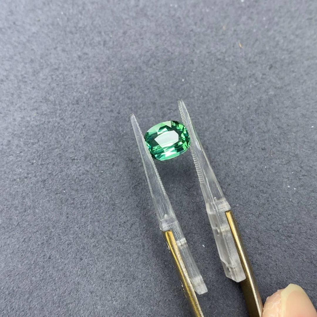 未镶嵌裸石碧玺2.7ct拉贡碧玺