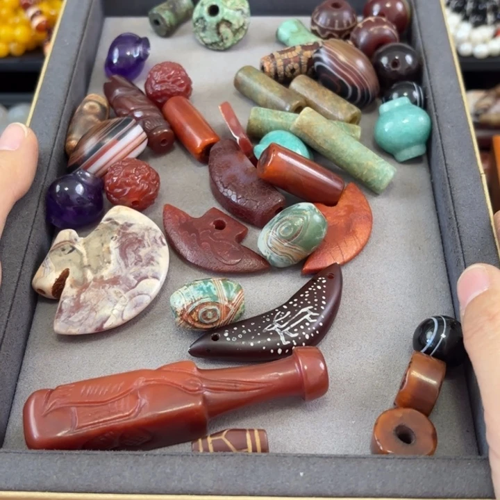 与***e玛瑙/玉髓未镶嵌颈饰