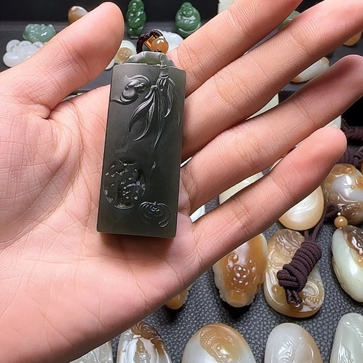 颈饰未镶嵌和田玉