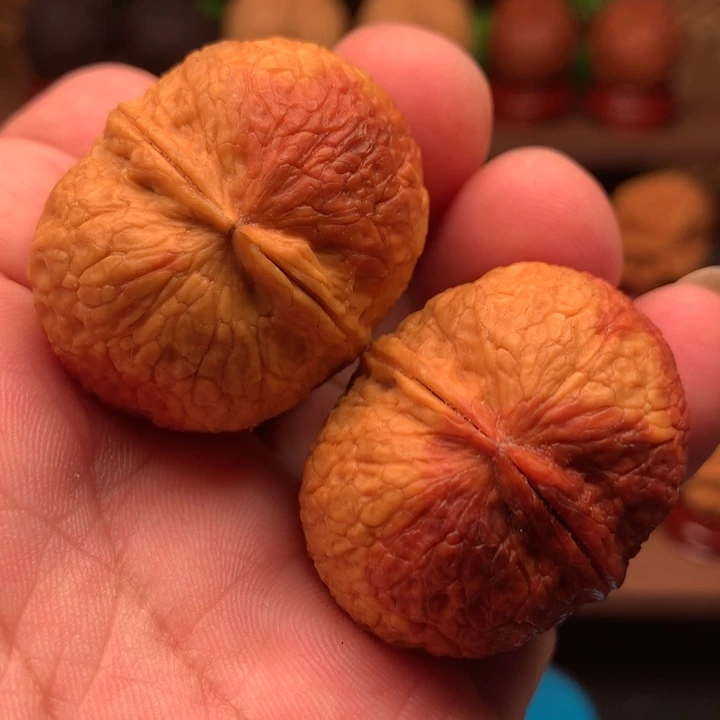 文玩核桃吊坠七彩元宝