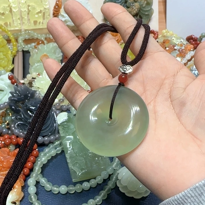 未镶嵌蛇纹石玉吊坠