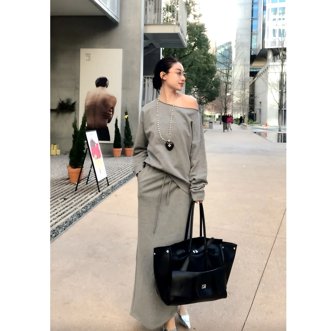 YOLO【时髦懒人】小众设计师款精梳棉一字斜肩宽松长袖卫衣半裙套装