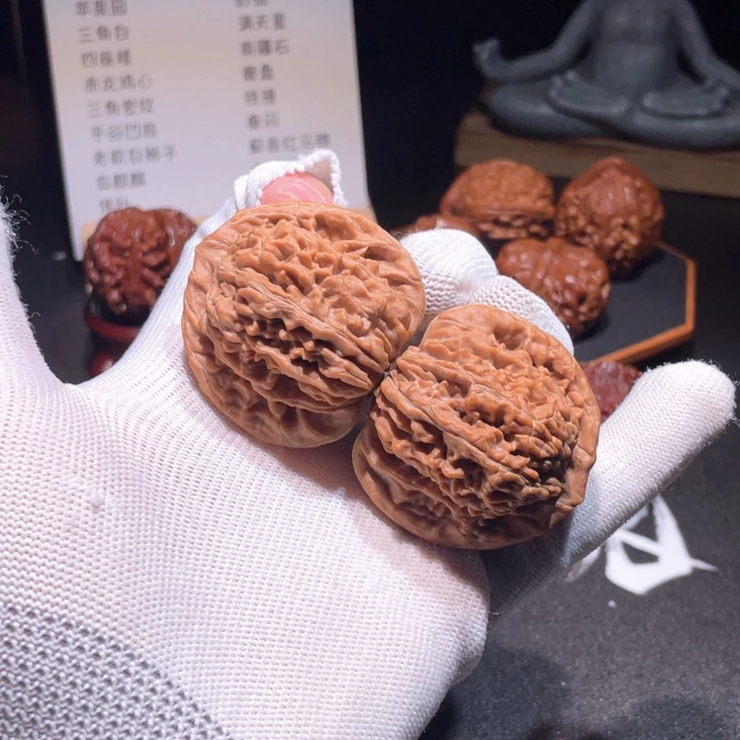 文玩核桃吊坠四座楼4240，5365