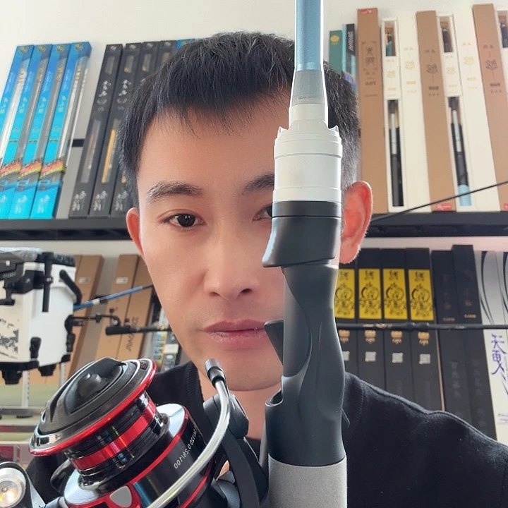 2.1m碳素闪电垂钓装备2.1带轮子