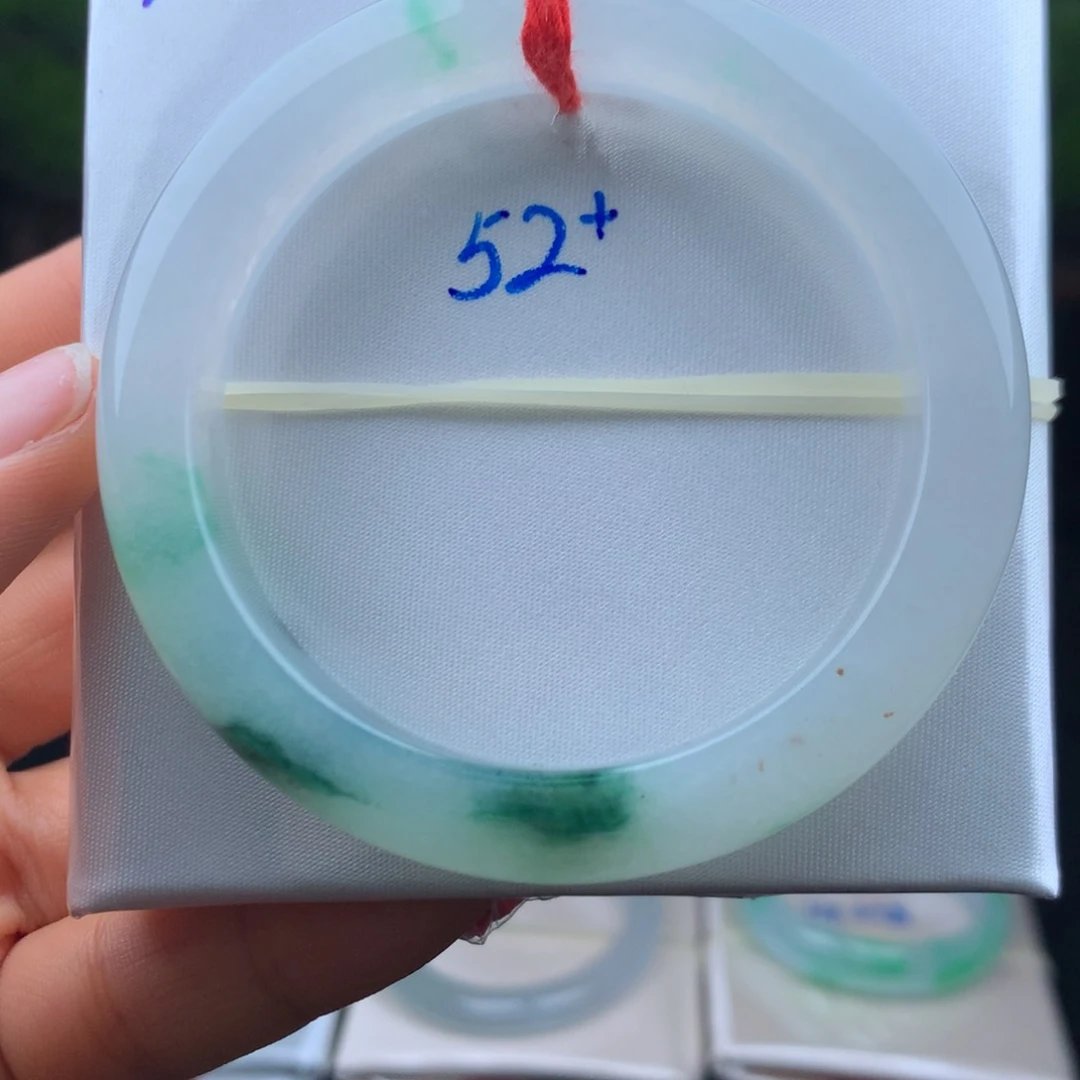 翡翠手镯未镶嵌手镯