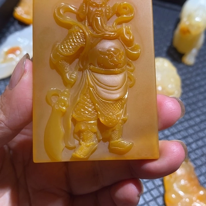 石英质玉（黄龙玉）未镶嵌颈饰