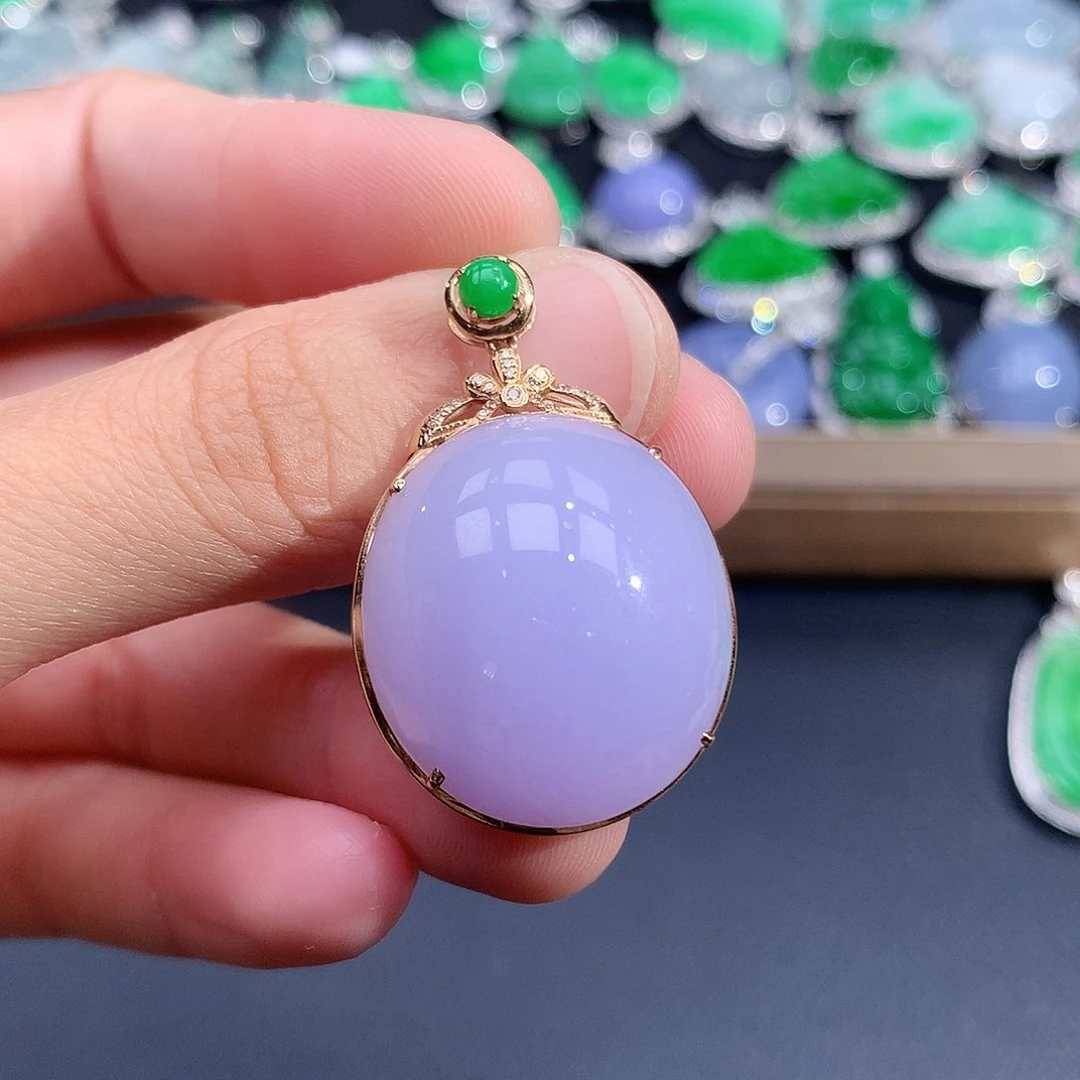 颈饰18K金镶嵌翡翠