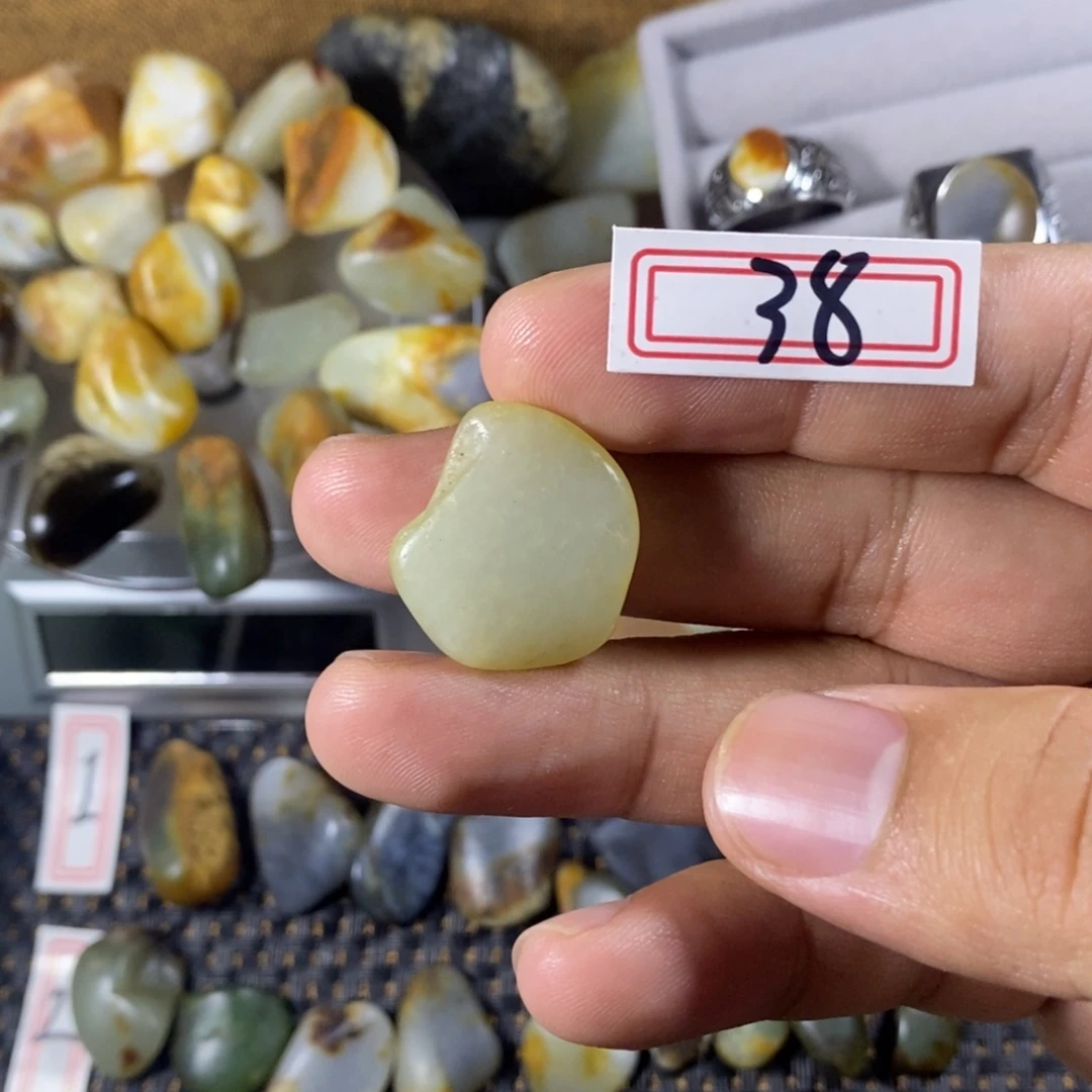 和田玉（糖玉）未镶嵌挂件