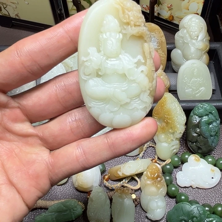 和田玉未镶嵌颈饰