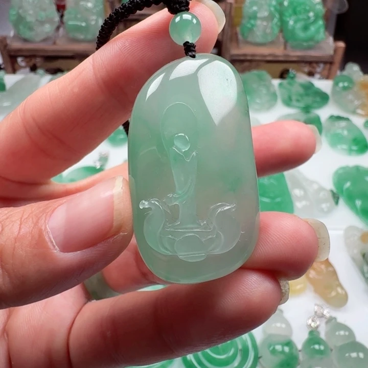 颈饰未镶嵌石英质玉