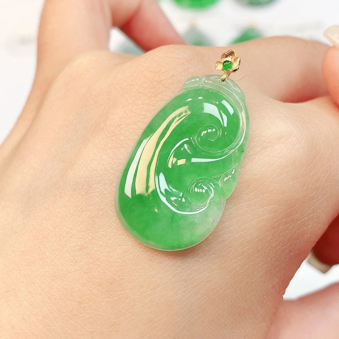 翡翠18K金镶嵌颈饰