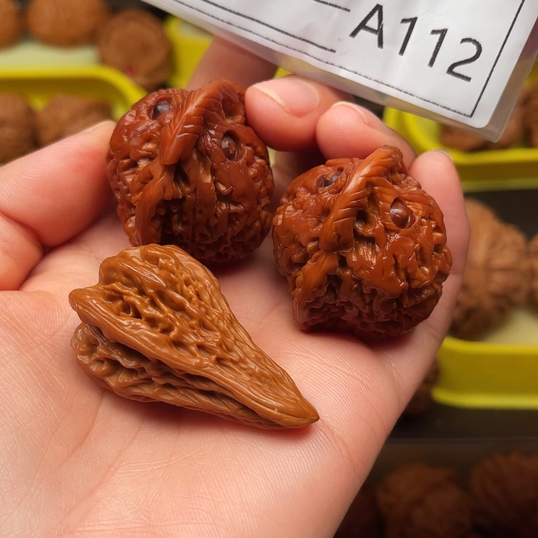 文玩核桃吊坠雕刻