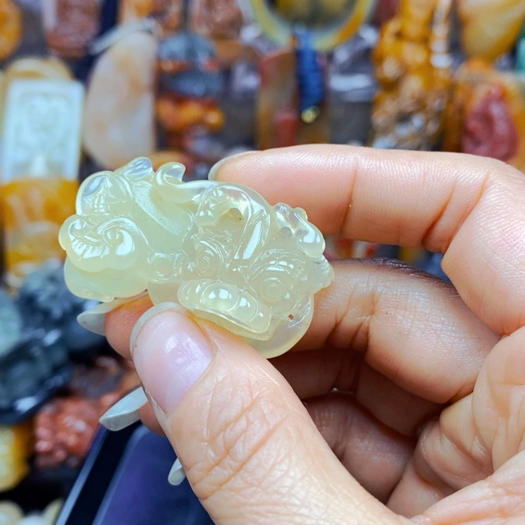 石英质玉（黄龙玉）未镶嵌颈饰
