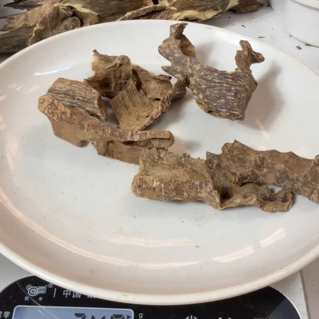 沉香沉香碎屑芽庄鸡母虫24克