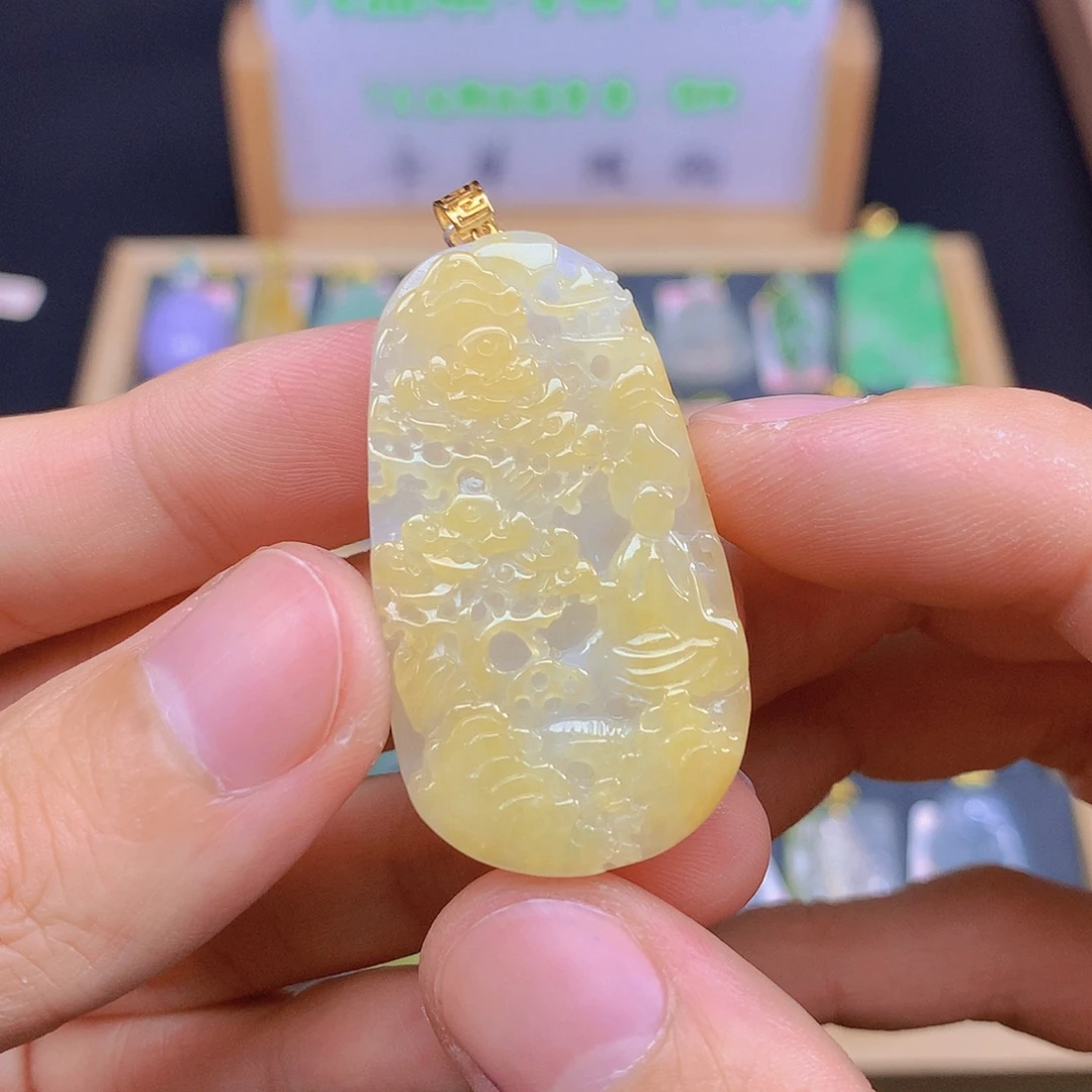 翡翠18K金镶嵌颈饰翡翠
