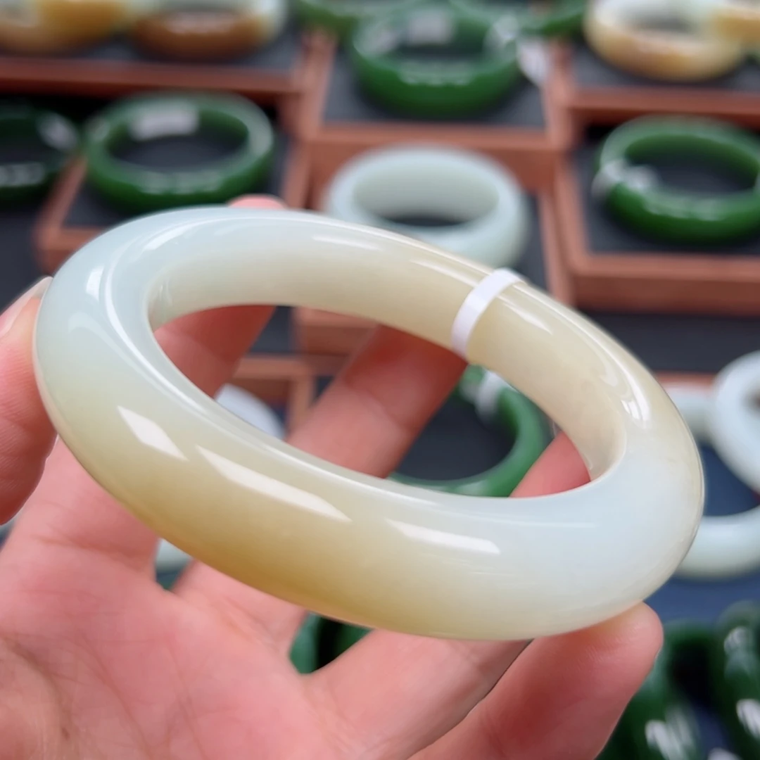 未镶嵌手镯和田玉（糖玉）