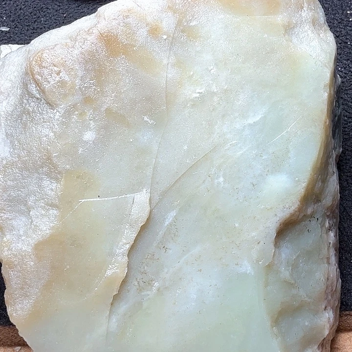 八***八和田玉（糖玉）未镶嵌珠宝半成品