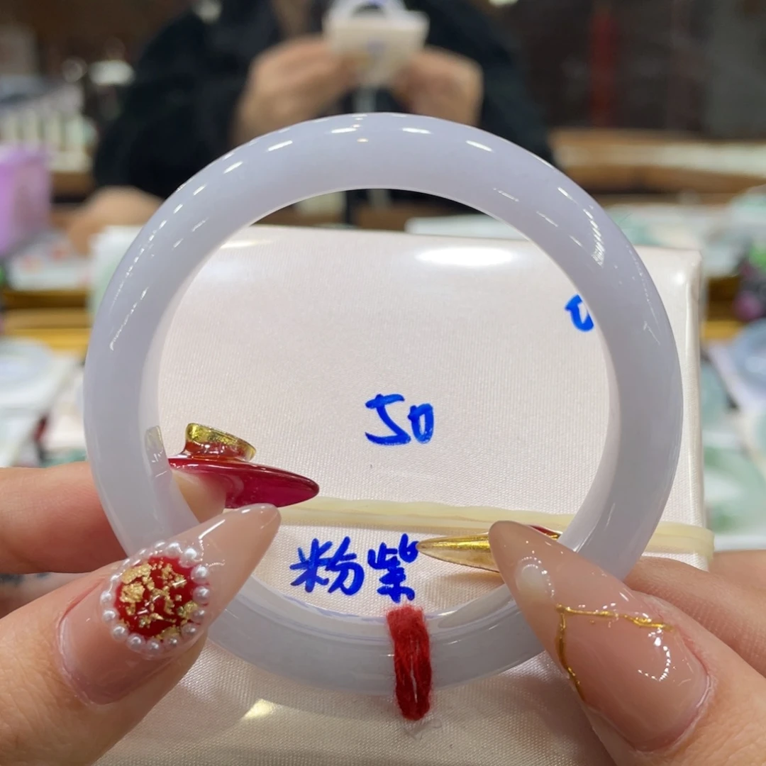 翡翠手镯未镶嵌翡翠