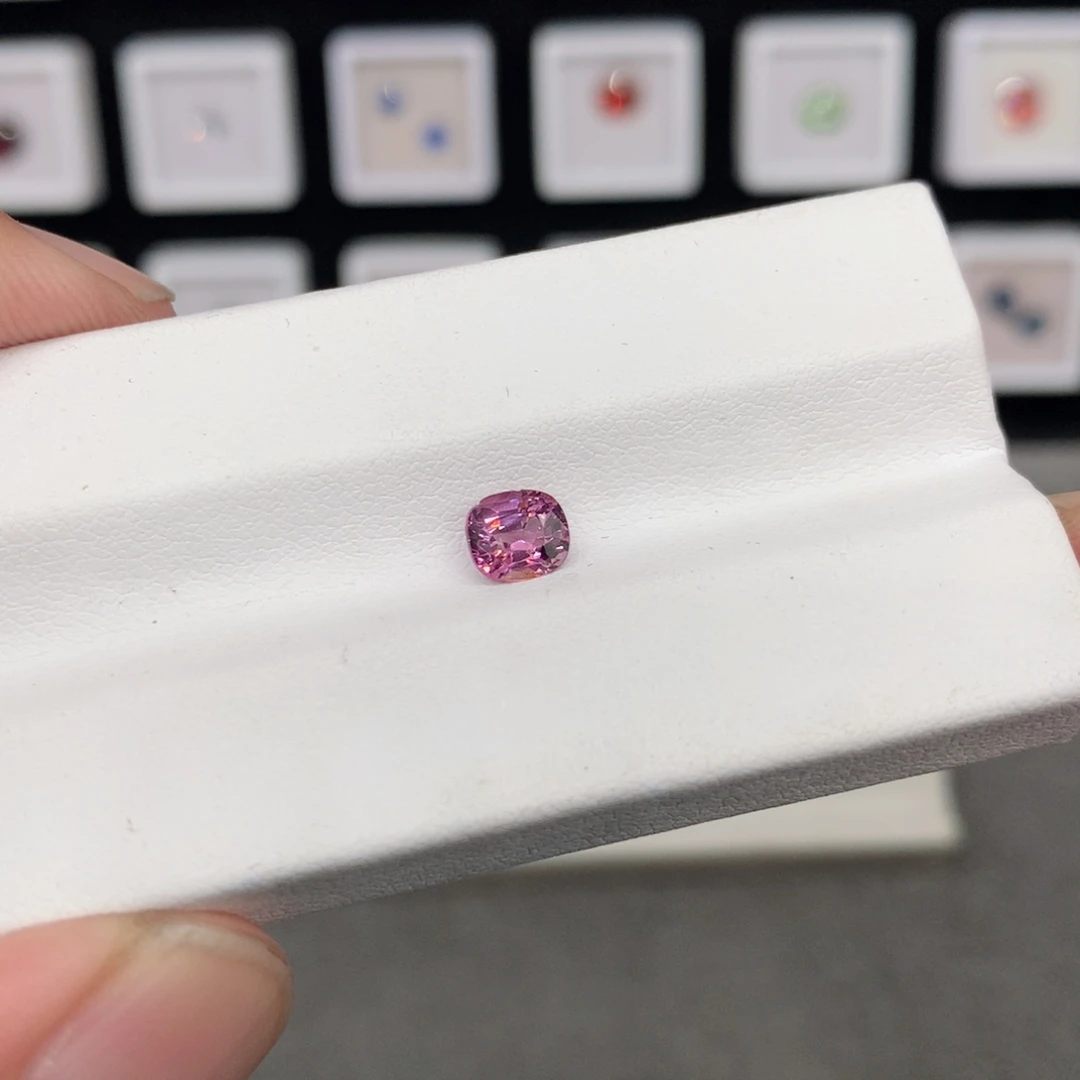 元***尖晶石裸石5*6mm粉色