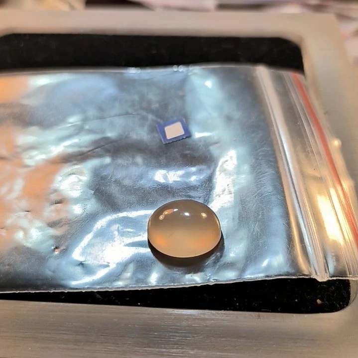 余***石英岩玉未镶嵌戒面