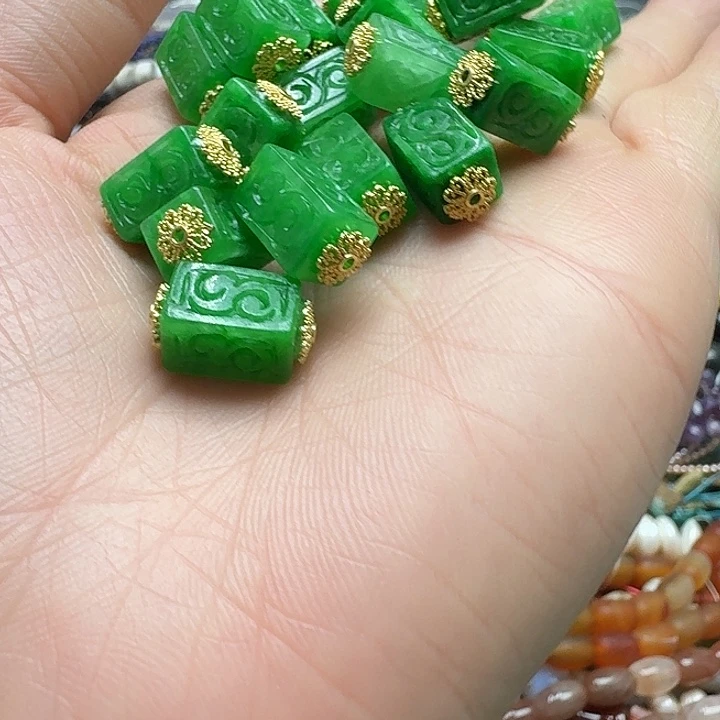 玛瑙/玉髓未镶嵌珠宝半成品一颗8x16m翡翠干青