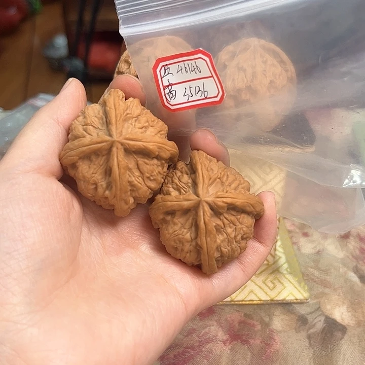 把件文玩核桃红狮子头四棱