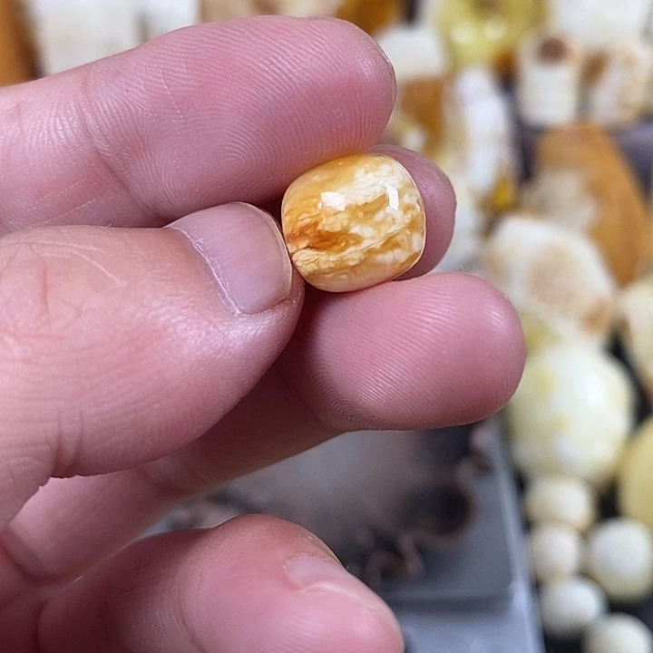 未镶嵌琥珀裸石我