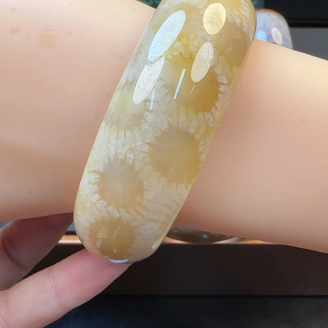 硅化珊瑚（珊瑚玉）未镶嵌手镯57-59圈1600