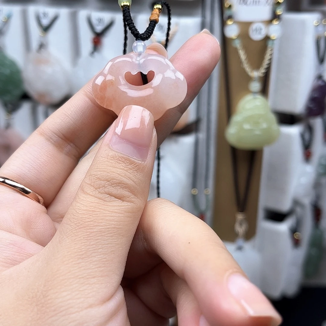 颈饰未镶嵌石英质玉