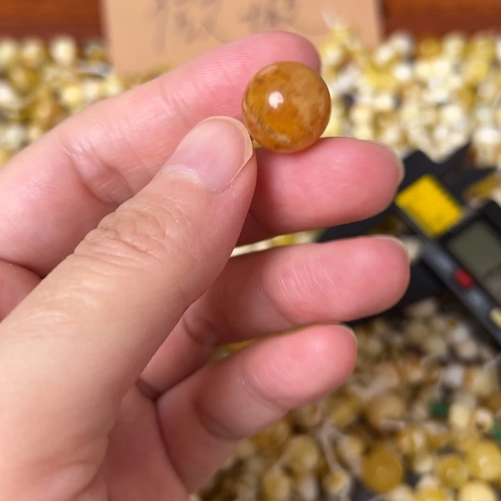 蜜蜡未镶嵌裸石13.8mm一个