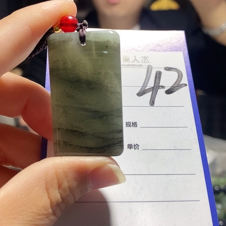 颈饰未镶嵌密玉(石英质玉)